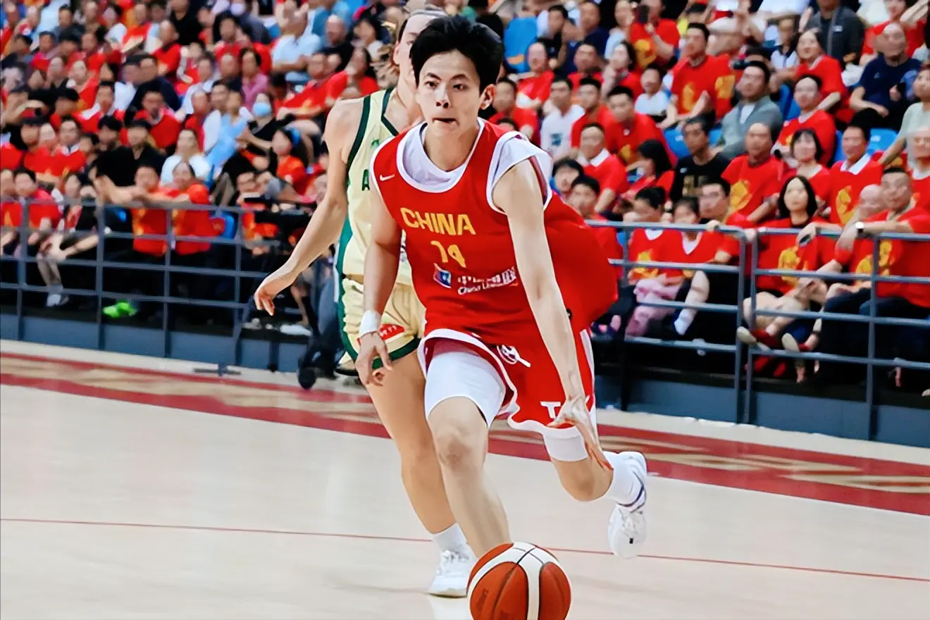 杨舒予罗欣棫联手拿27分合理弥补李梦空缺，女篮成功复仇澳大利亚