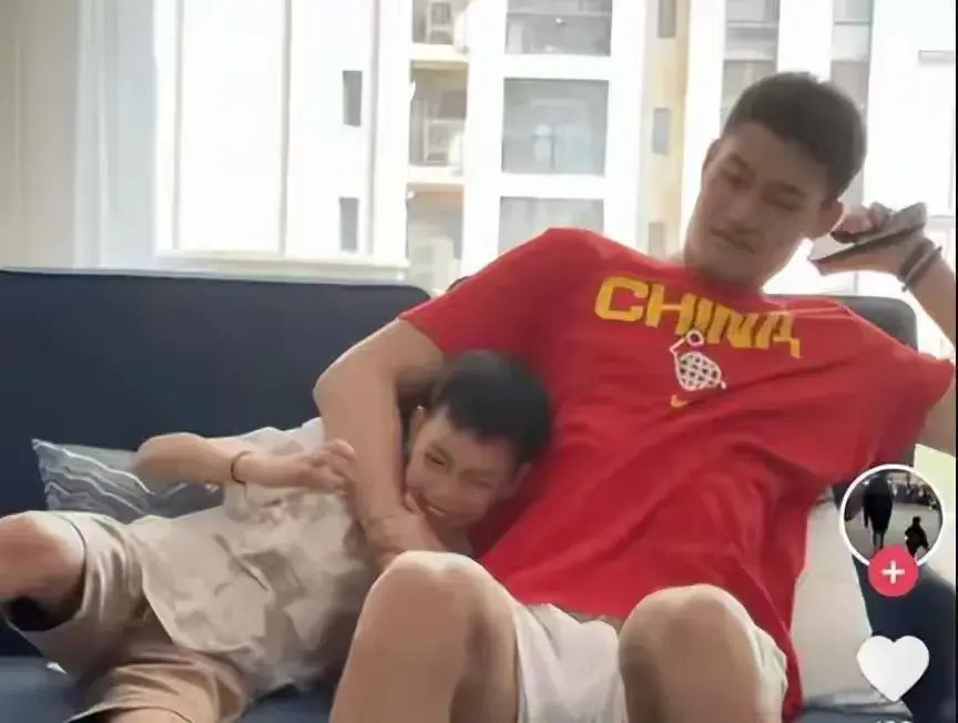 放弃黄荣奇，广东升调三员小将，新赛季二少携手13小将刮青春风暴