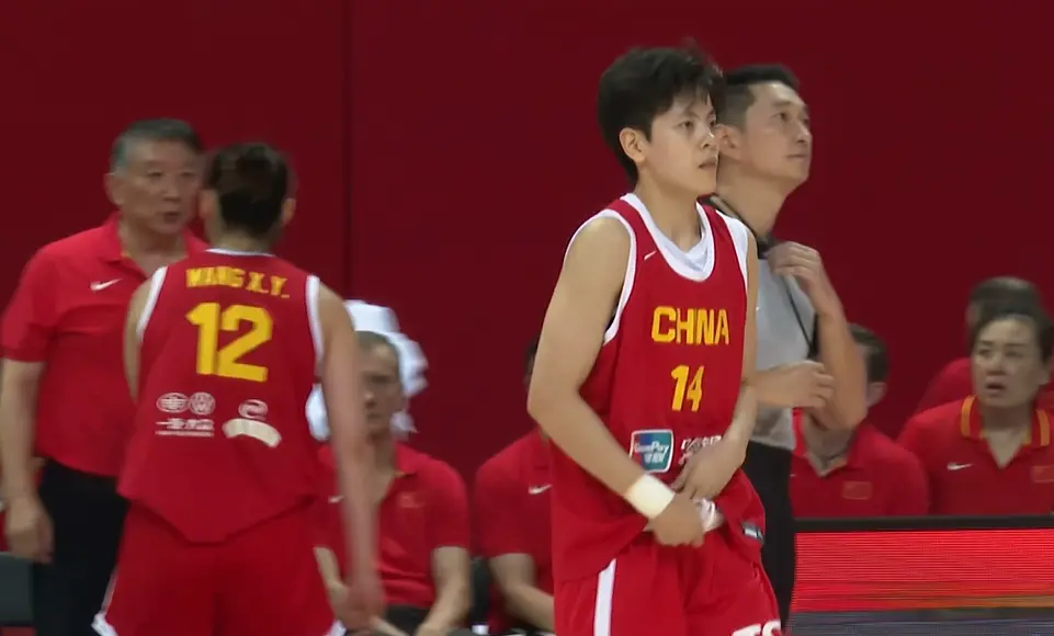 中国女篮12人名单浮出水面，杨氏姐妹稳，内线存短板，3新人留憾