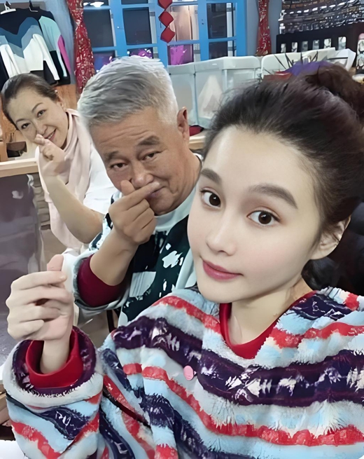 赵本山女儿球球抑郁症复发，直播撕开“星二代”光环下的隐痛！