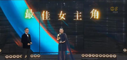 宣萱再夺视后，大露背晚装抢镜凭实力创历史，网民赞心态值得推举