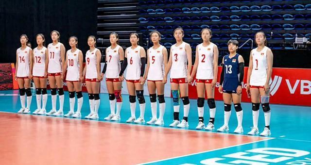 3：2！U19女排险胜塞尔维亚，世锦八强！黄悦鑫25分，袁志遭质疑！