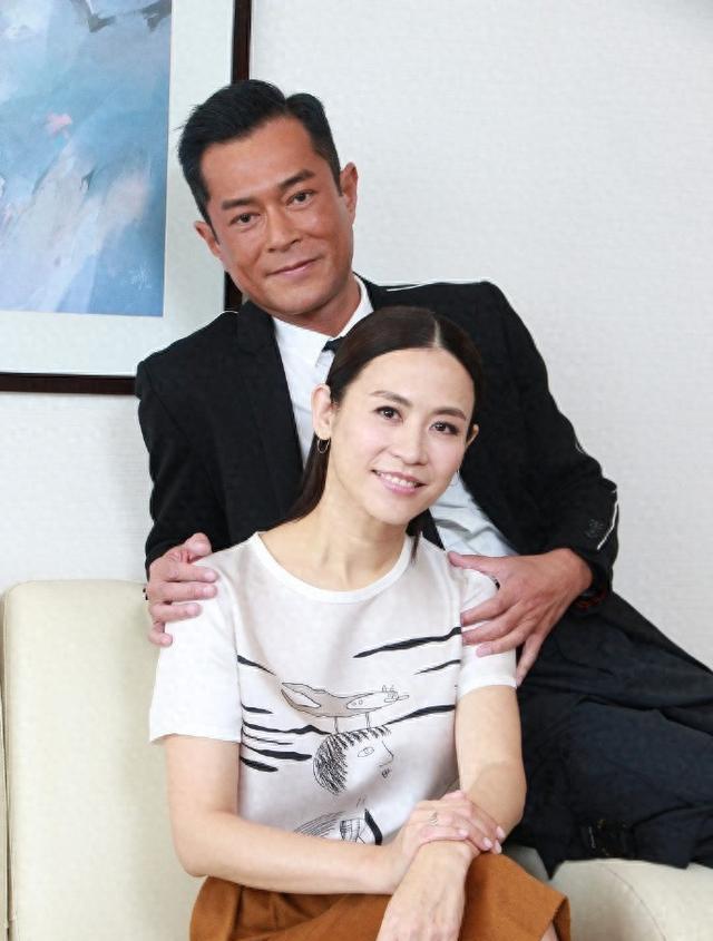 宣萱再夺视后，大露背晚装抢镜凭实力创历史，网民赞心态值得推举