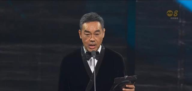 宣萱再夺视后，大露背晚装抢镜凭实力创历史，网民赞心态值得推举