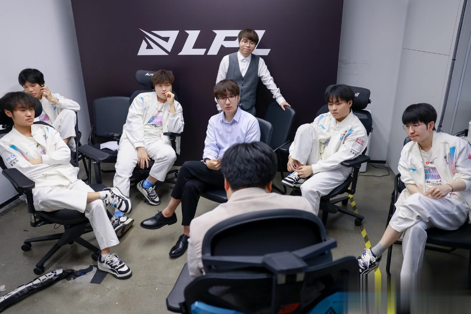 海外网友热议BLG淘汰FLY：FLY差点就3-1了！