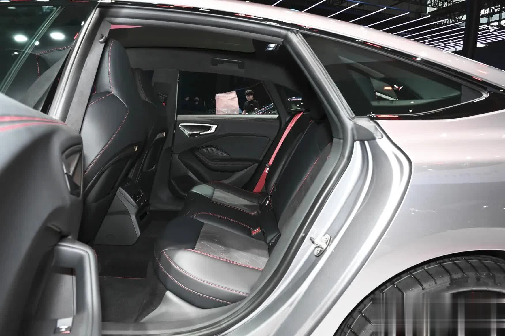 奥迪全新A5L Sportback正式预售，起售价27.99万