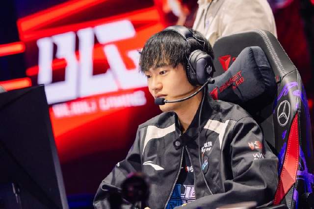 国产第一中单宝座易主！香克斯表现力压左手成LPL最后牌面