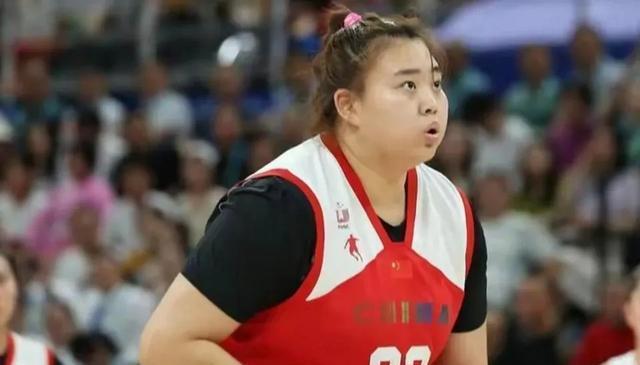 12中3+三分4中0！中国女篮26岁中锋跌落神坛 球迷：还不如带刘禹彤