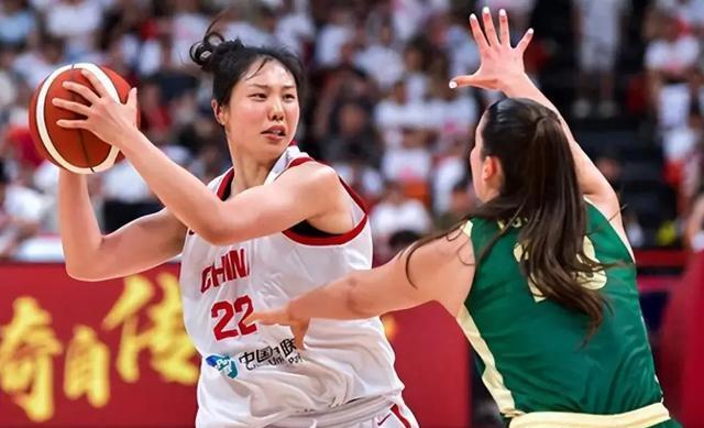 12中3+三分4中0！中国女篮26岁中锋跌落神坛 球迷：还不如带刘禹彤