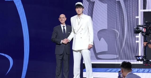 中国第2人！德克萨斯传奇第8顺位选中林葳，有机会去独行侠打球！