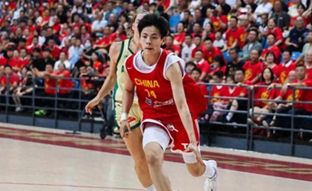 12中3+三分4中0！中国女篮26岁中锋跌落神坛 球迷：还不如带刘禹彤