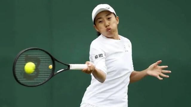 2-0夺4连胜，郑钦文终结者剑指冠军，金花前一姐张帅双抢七无缘冲冠