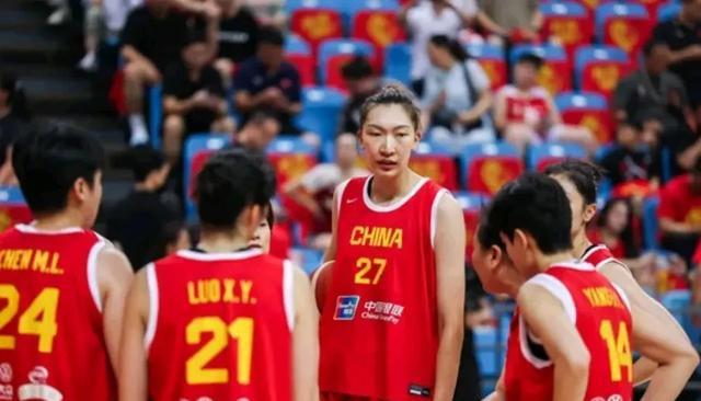12中3+三分4中0！中国女篮26岁中锋跌落神坛 球迷：还不如带刘禹彤
