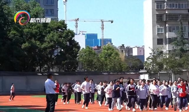 家门口的运动福利！昆明82所中小学体育场地即将免费开放