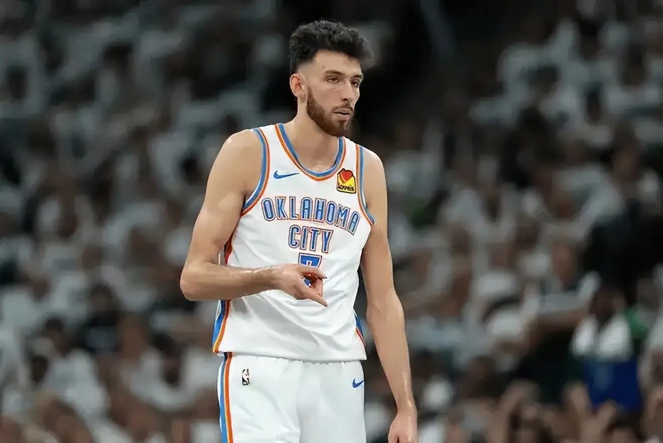 他能签5年2.5亿美元？NBA这薪资真太恐怖了，他场均才15+8啊