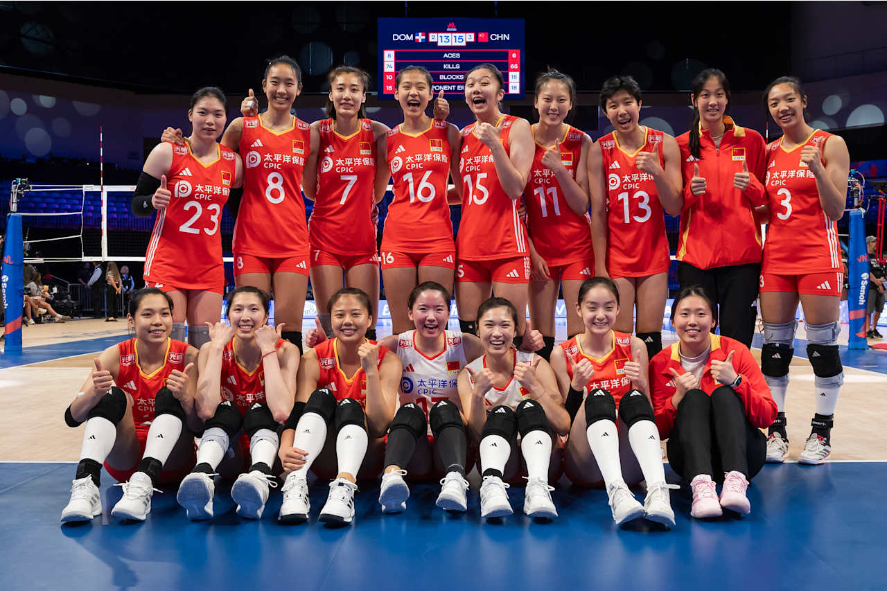 中国女排险胜！赵勇布阵惊险 吴梦洁25分 龚翔宇35扣 陈厚羽4拦3ACE