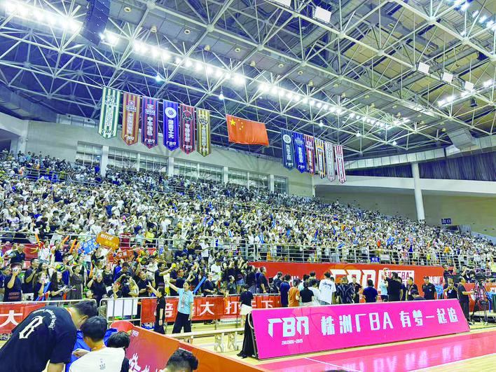 “厂BA”焦点战 华大男篮对战本土明星