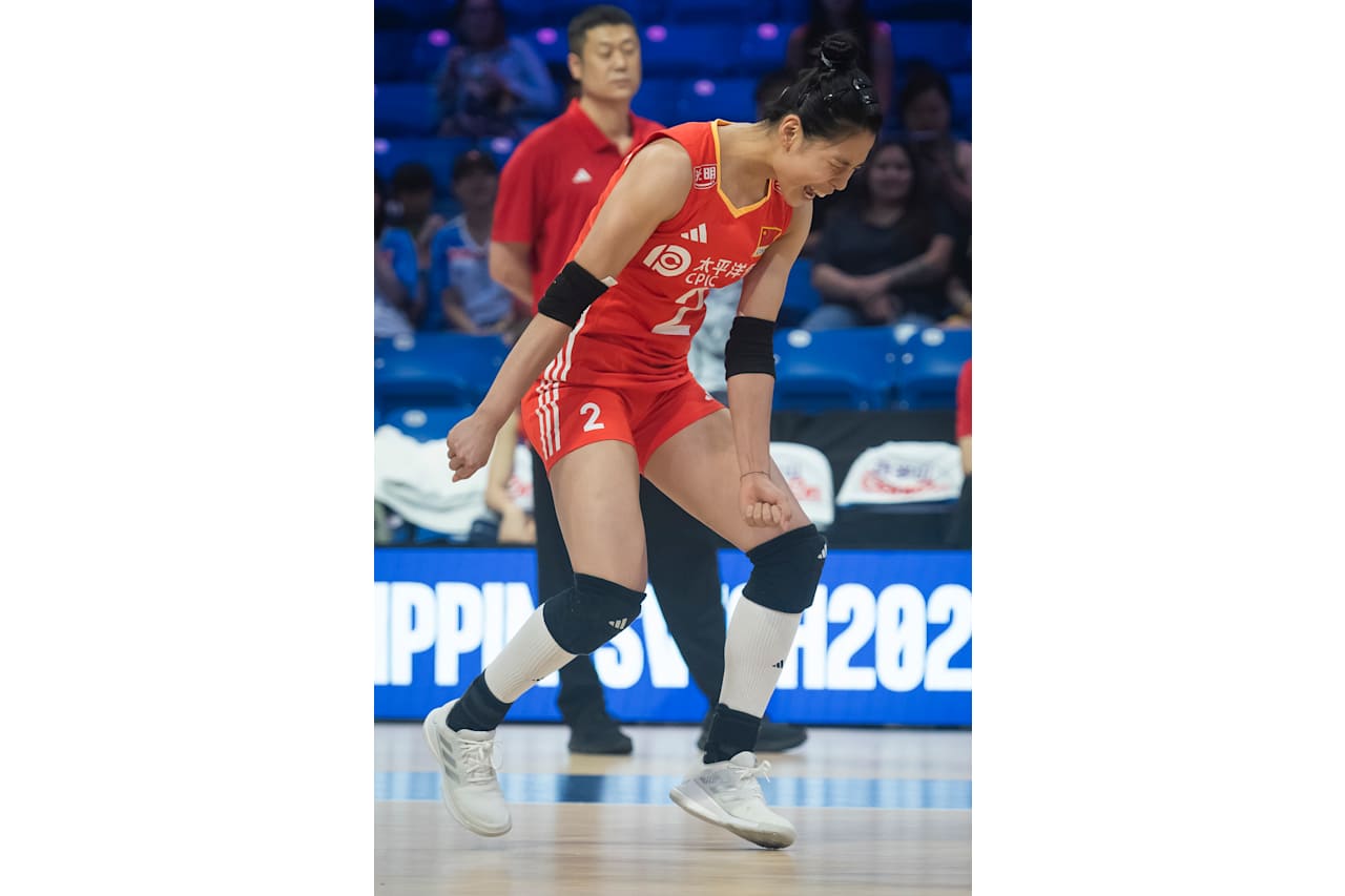 中国女排险胜！赵勇布阵惊险 吴梦洁25分 龚翔宇35扣 陈厚羽4拦3ACE