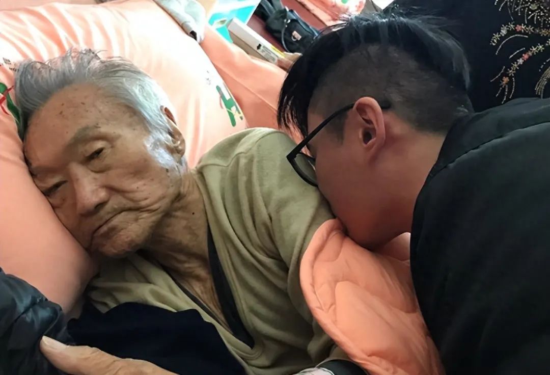85岁傅达仁赴瑞士安乐死，曾是春晚名嘴，儿子七年后泪洒镜头