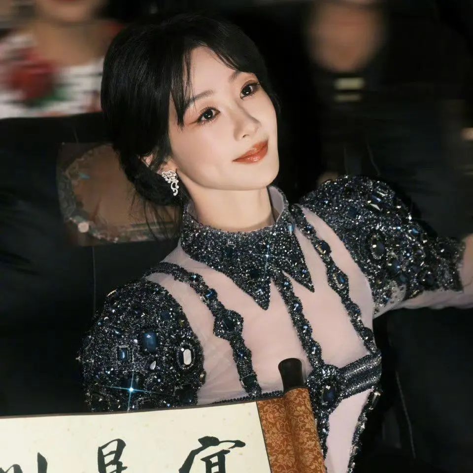 杨紫《锦绣芳华》走红原因，牡丹花海中女性互助故事