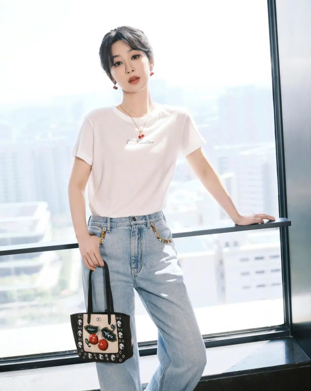 杨紫《锦绣芳华》走红原因，牡丹花海中女性互助故事