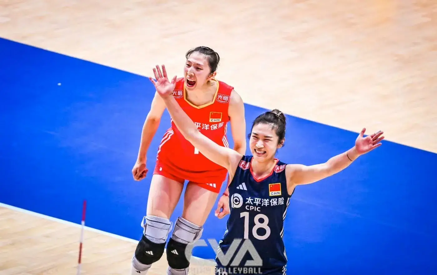6：12，25：22！中国女排大逆转，陈厚宇发球立功，王梦洁救场