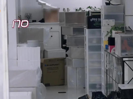 29岁林允晒出北京的家火了，全屋物品堆积成山，她却说：舒服就好