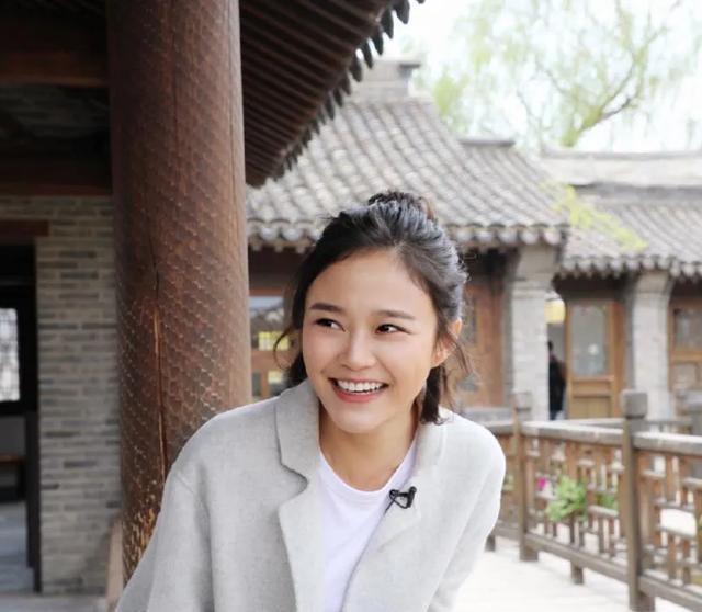 岳红的女儿原来是她，14岁开始拍戏，长相甜美，搭档的都是老戏骨