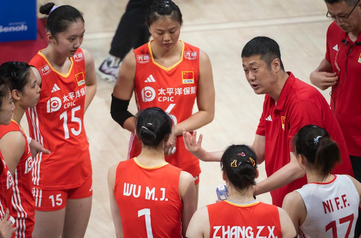 中国女排3-2拒逆转！张籽萱直言扛住压力 赵勇盼拦防再提升