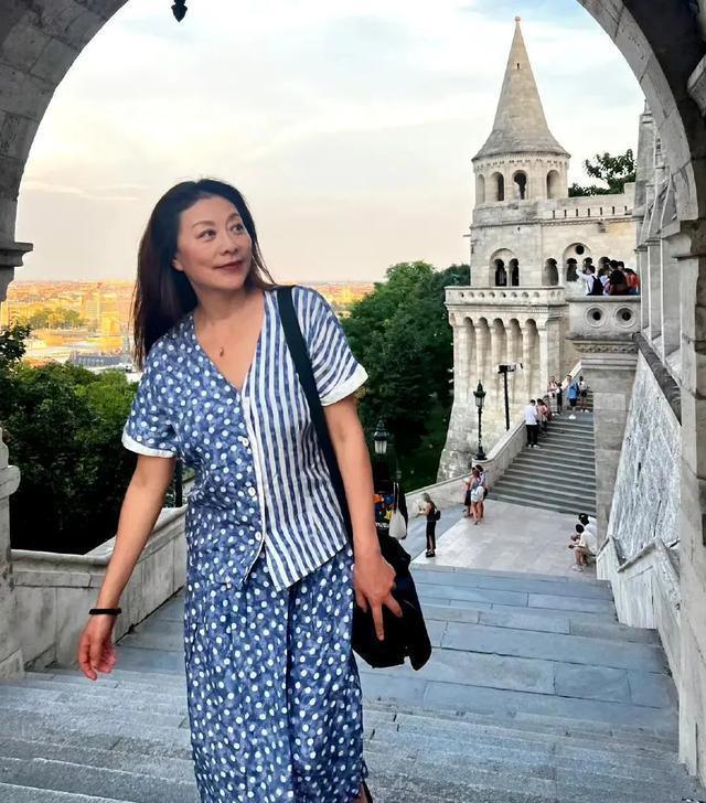 岳红的女儿原来是她，14岁开始拍戏，长相甜美，搭档的都是老戏骨