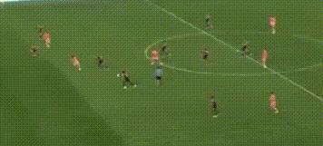 2-1！梅西11分钟2球，一场创2纪录：连续4场联赛梅开二度前无古人