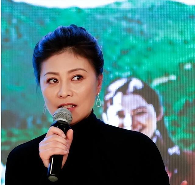 岳红的女儿原来是她，14岁开始拍戏，长相甜美，搭档的都是老戏骨