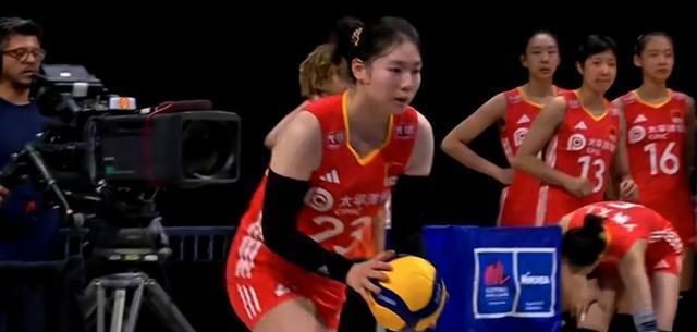 1-2！中国女排遭压制，一传拦网成关键，吴梦洁独木难支 赢球难