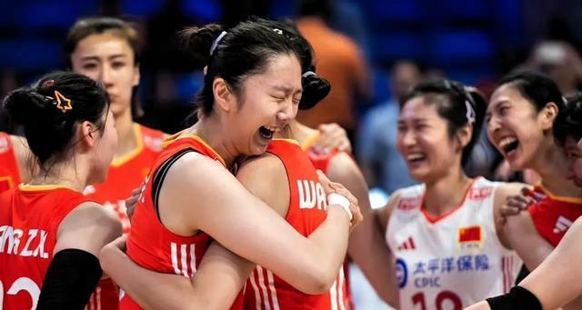 中国女排3-2险胜，董宇涵成奇兵，但功劳最该给这两人 没她赢不了