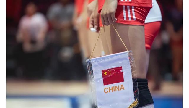 中国女排险胜！赵勇变阵 吴梦洁25分 龚翔宇35扣 陈厚羽4拦3ACE亮眼
