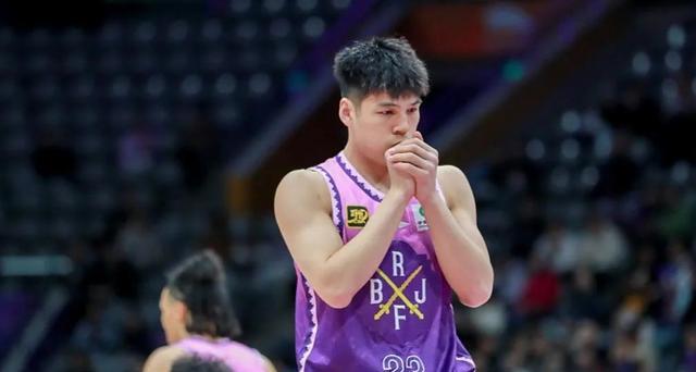 李月汝拿18+10，孙铭徽追忆队长，陈国豪美国特训，西热猛夸林葳