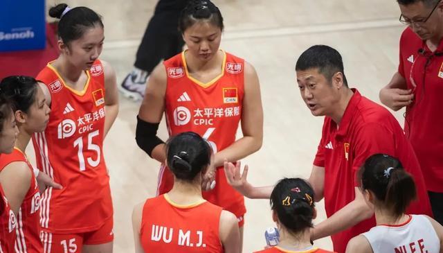 中国女排险胜！赵勇变阵 吴梦洁25分 龚翔宇35扣 陈厚羽4拦3ACE亮眼