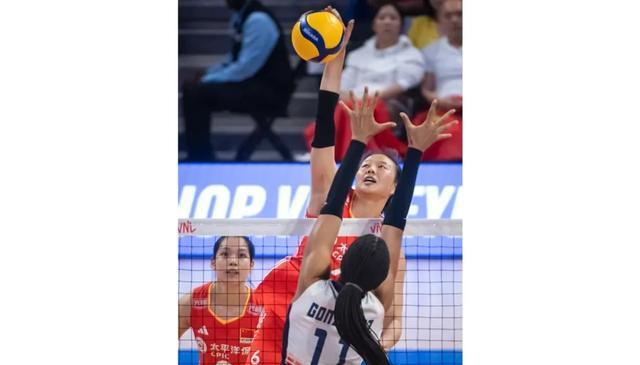 中国女排险胜！赵勇变阵 吴梦洁25分 龚翔宇35扣 陈厚羽4拦3ACE亮眼