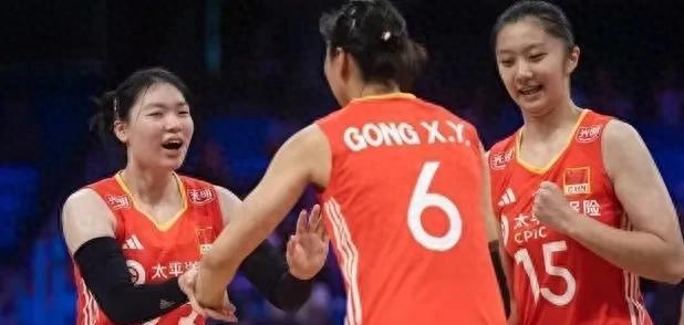中国女排3-2险胜，董宇涵成奇兵，但功劳最该给这两人 没她赢不了