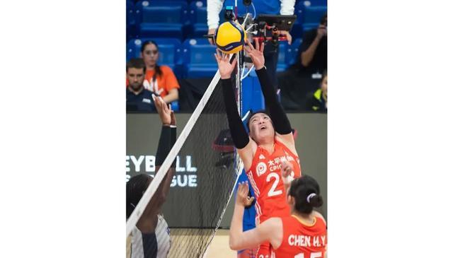 中国女排险胜！赵勇变阵 吴梦洁25分 龚翔宇35扣 陈厚羽4拦3ACE亮眼