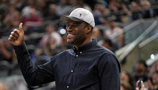 莫布里评选出在他心中NBA历史上最伟大的五名左撇子球员