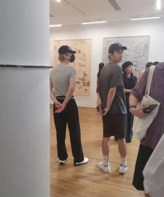 河北阿那亚明星扎堆，白敬亭壮成硬汉，老狼带娃玩滑板？