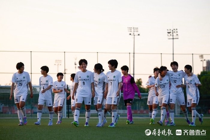 三连冠！历城二中女足再夺全国总冠军