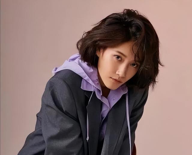 长相平平却为何资源不断？冯小刚评价一针见血，被低估的星二代！