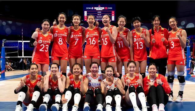 中国女排3-2险胜，董宇涵成奇兵，但功劳最该给这两人 没她赢不了