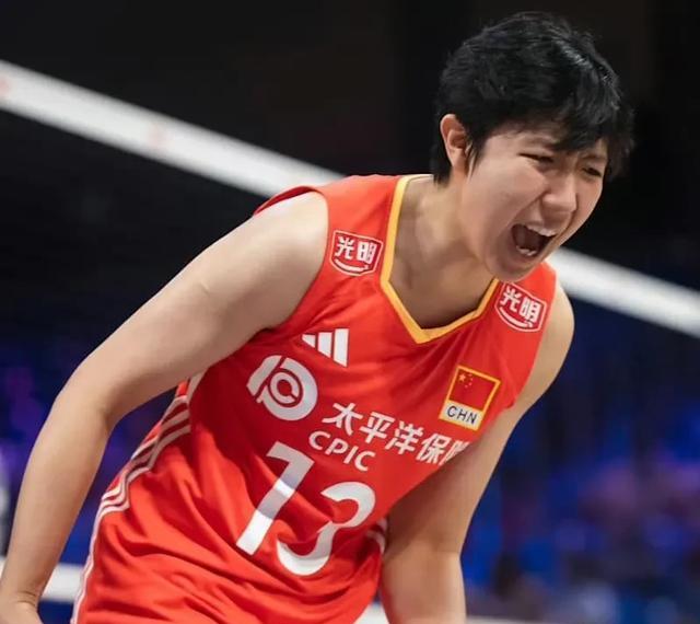 中国女排3-2险胜，董宇涵成奇兵，但功劳最该给这两人 没她赢不了