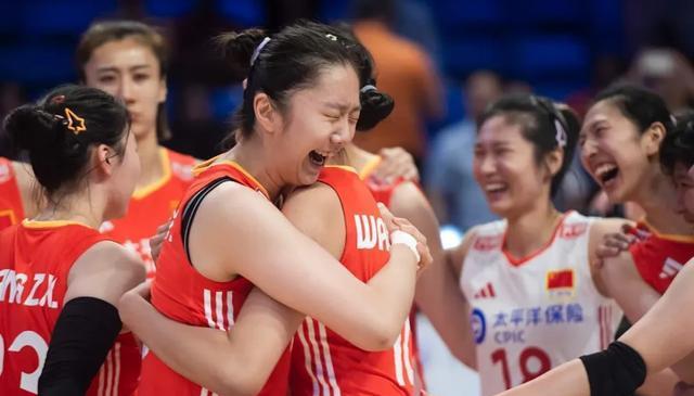 中国女排险胜！赵勇变阵 吴梦洁25分 龚翔宇35扣 陈厚羽4拦3ACE亮眼