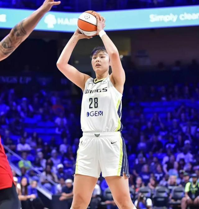 李月汝18分10篮板，首发+两双，WNBA常规赛，飞翼76-87不敌天空！