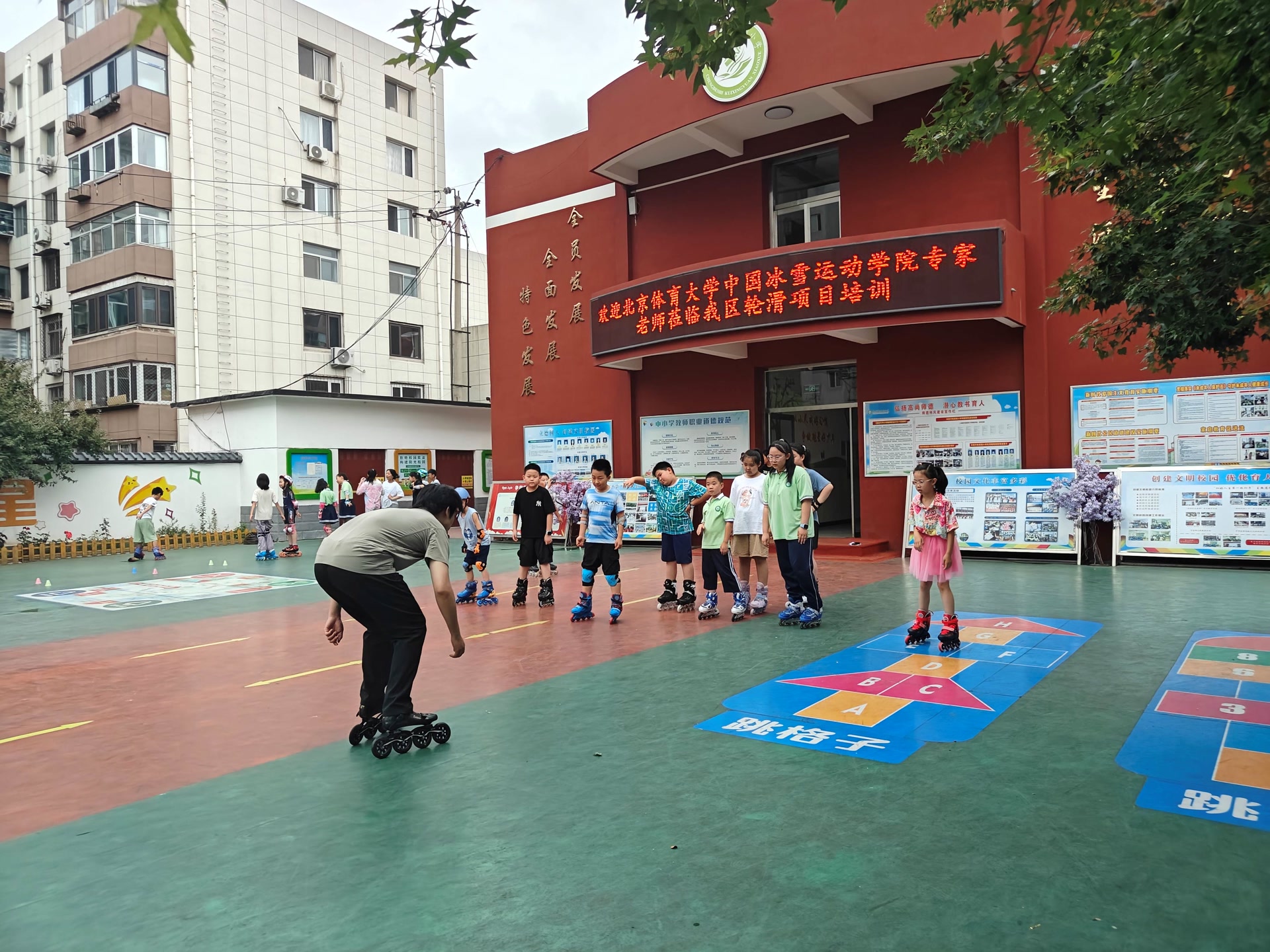 体大师生赴承德开展教学活动 助力京津冀冰雪一体化