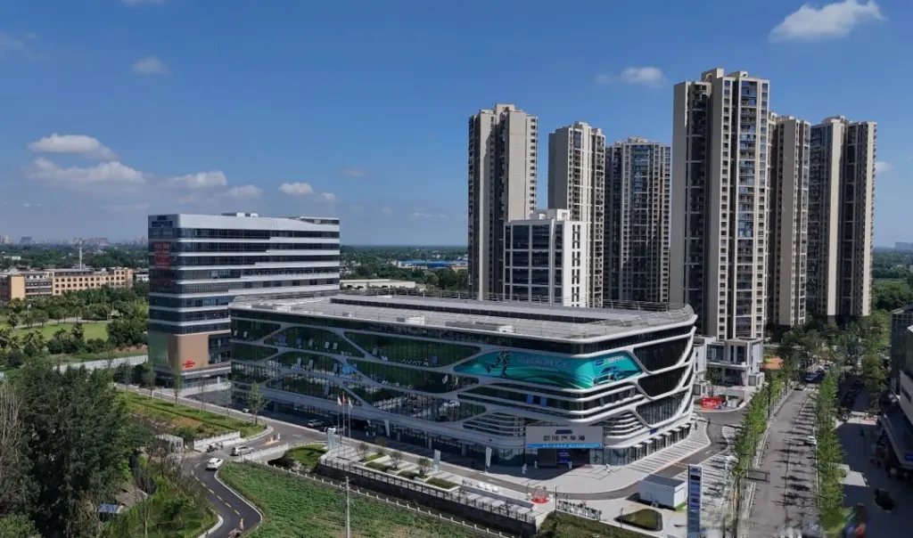成都国际轮滑中心改造竣工 来世运会看“贴地飞行”